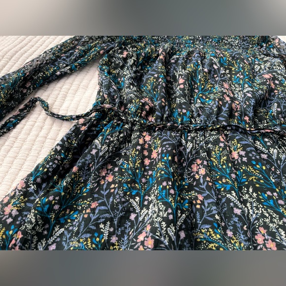 LOFT Floral smocked tie dress - Picture 3 of 9